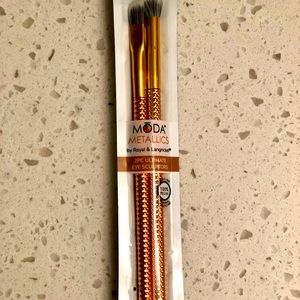 Moda metallic makeup brushes